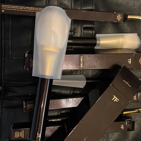 Tom Ford ORIGINAL NATURAL hair Makeup Brushes available - Picture 4 of 6